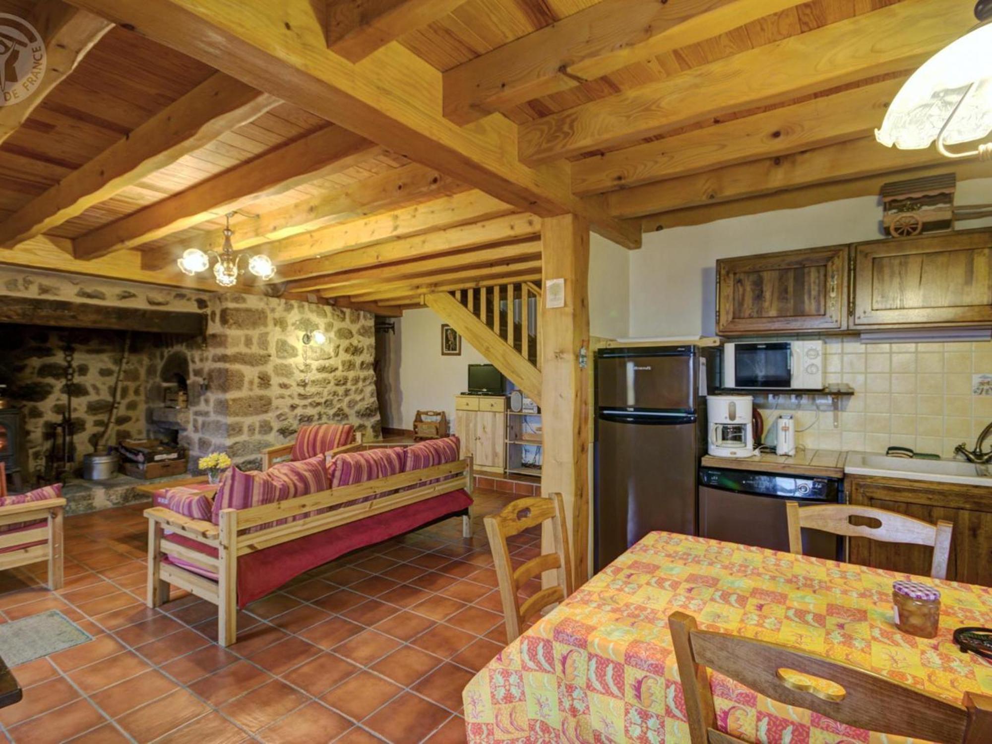 Charmant Gite Avec Terrasse, Cheminee Et Jardin, A Proximite Des Bois, Animaux Acceptes - Fr-1-496-205 Saint-Jean-Soleymieux Екстериор снимка